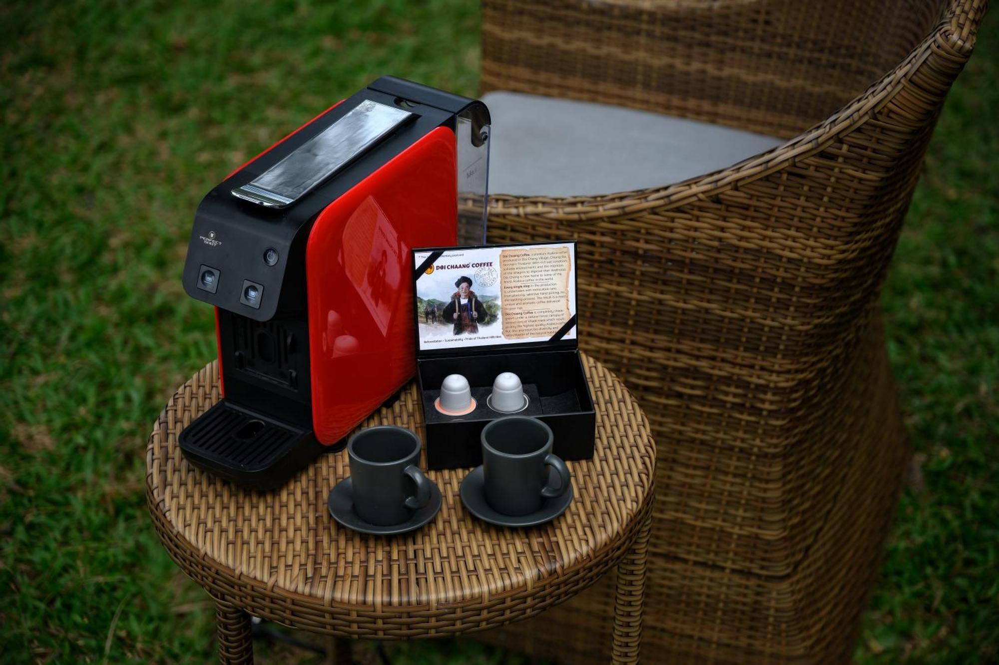 Thavorn Beach Village Resort & Spa Phuket Kamala Beach Camera foto A single serve coffee machine