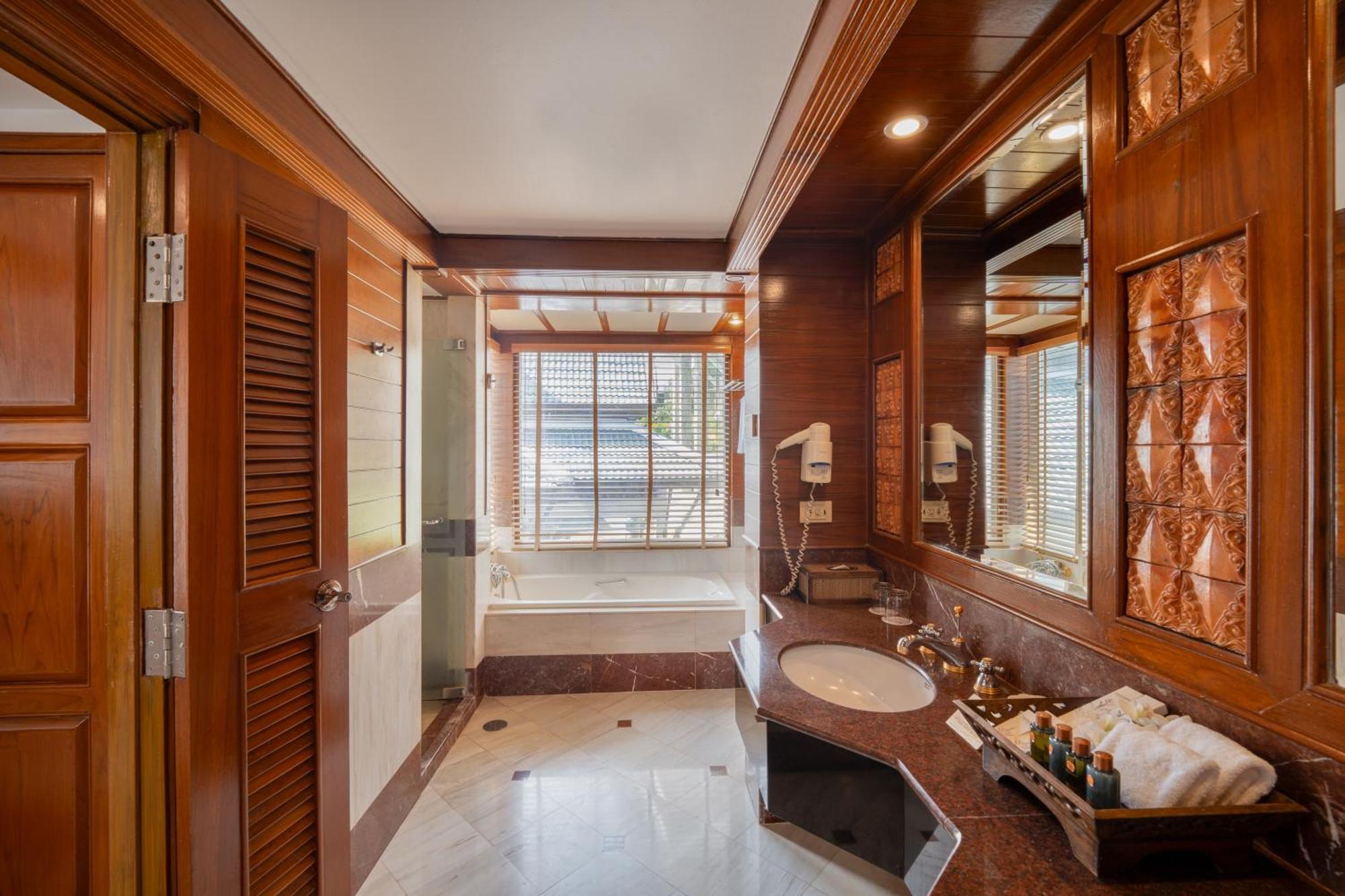 Thavorn Beach Village Resort & Spa Phuket Kamala Beach Esterno foto Bathroom