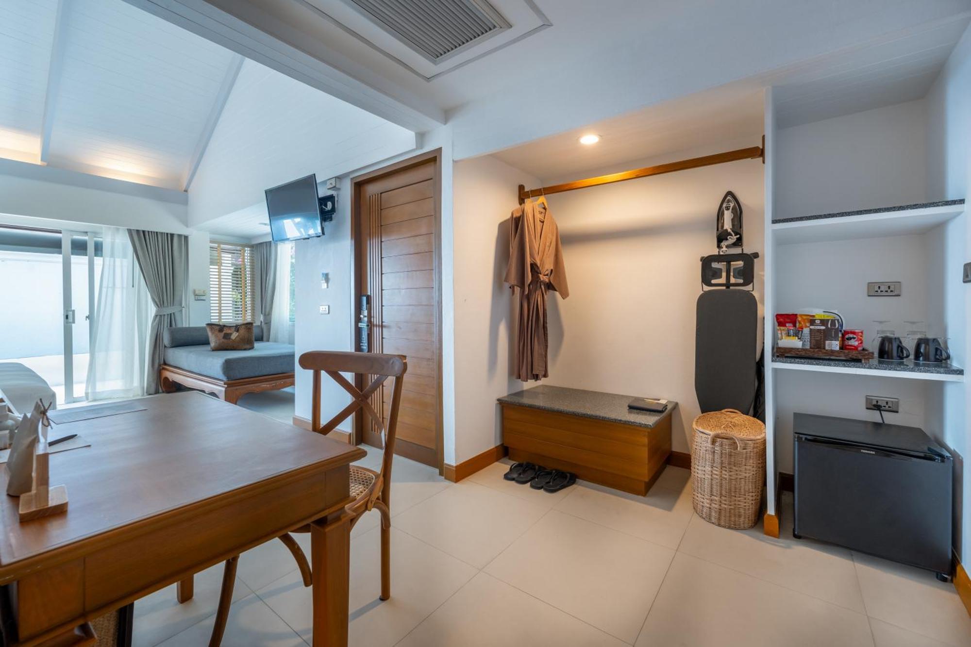 Thavorn Beach Village Resort & Spa Phuket Kamala Beach Esterno foto A room at the resort