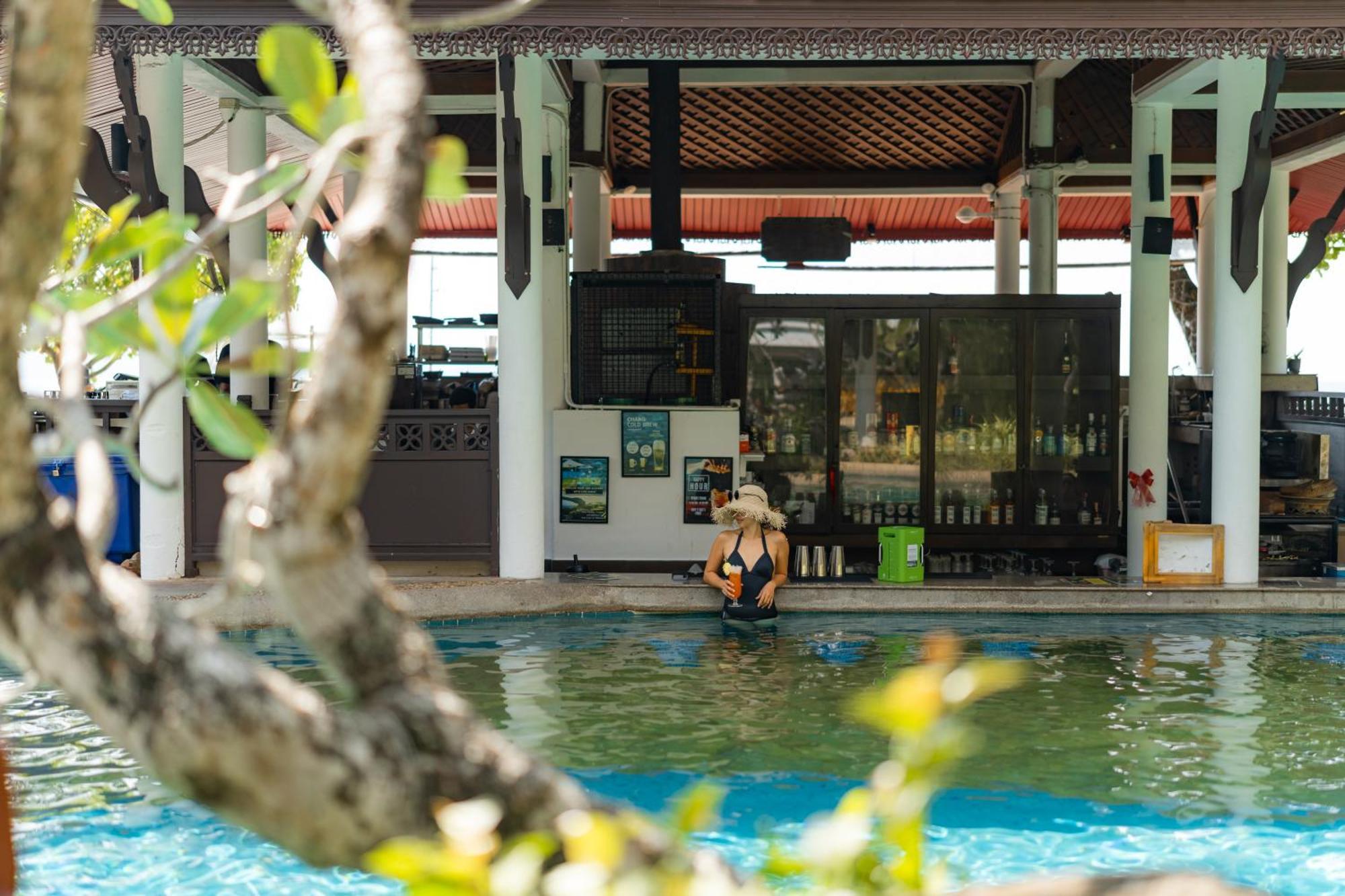Thavorn Beach Village Resort & Spa Phuket Kamala Beach Esterno foto The swimming pool at the resort